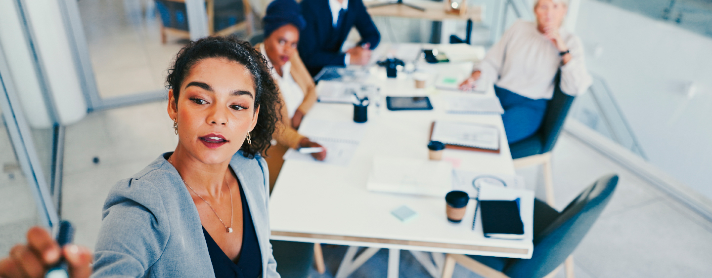 <small>POLITICHE ATTIVE</small>CONTATTACI